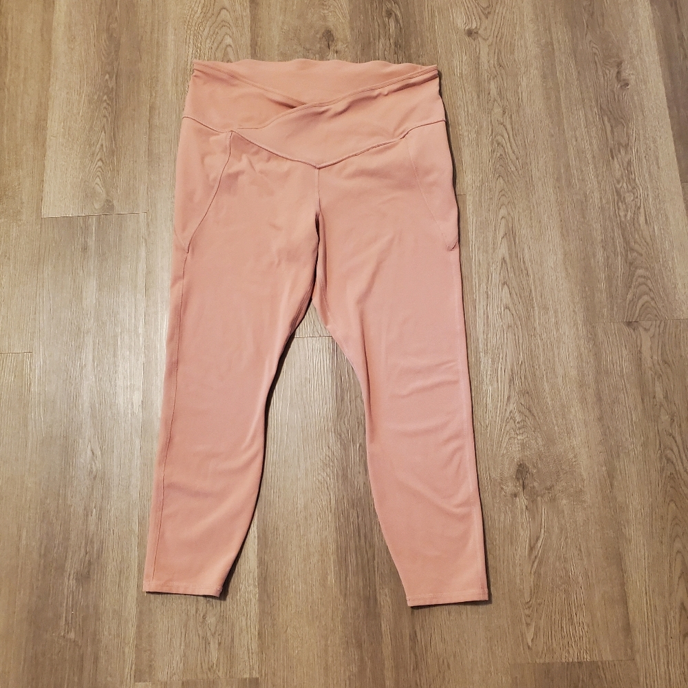 XL Fabletics Workout Set - Picture 2 of 5